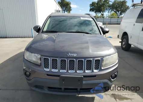 2016 Jeep Compass Latitude z USA, uszkodzony, nr VIN 1C4NJDEB7GD637930